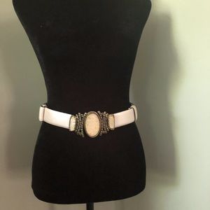 Cream belt with stone buckle.